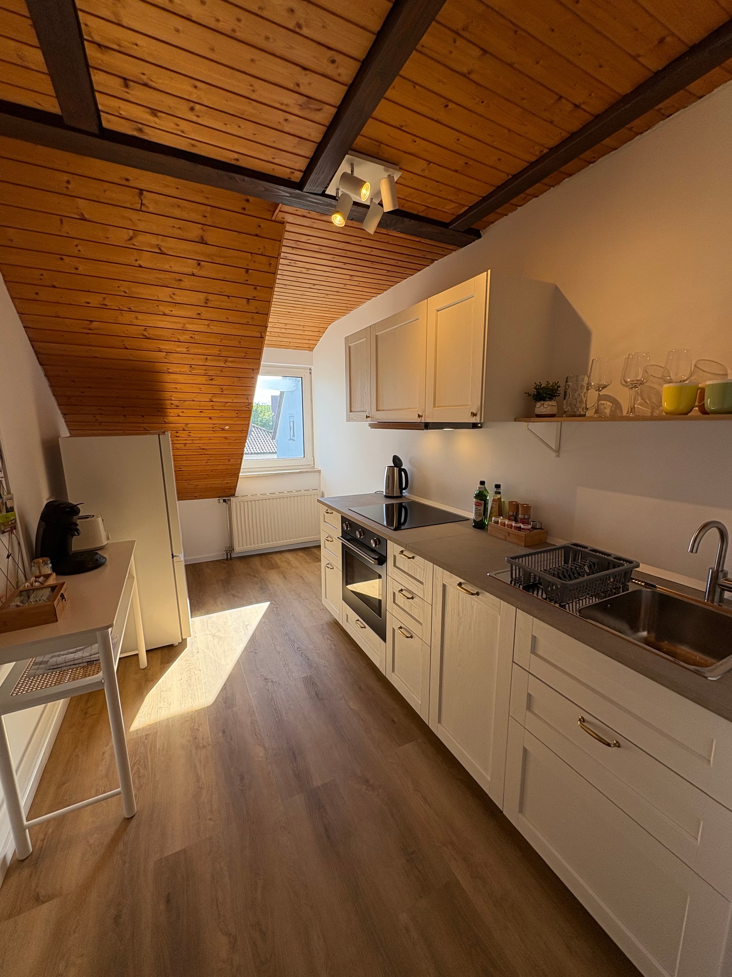 Vollausgestattete Küche der Ferienwohnung Bergblick Bad Staffelstein