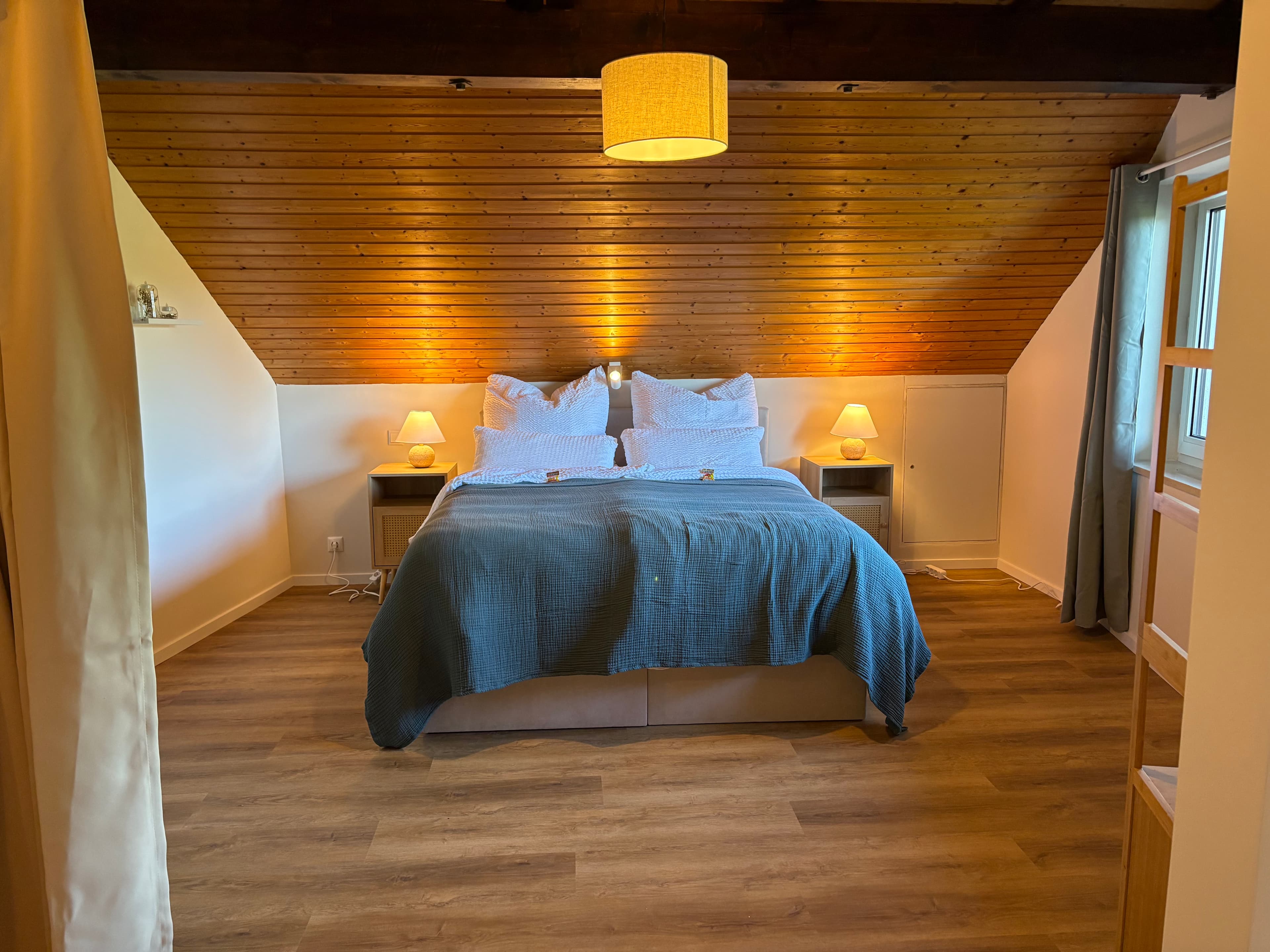 Schlafzimmer 1 – Boxspringbett 160×200 – Foto 2