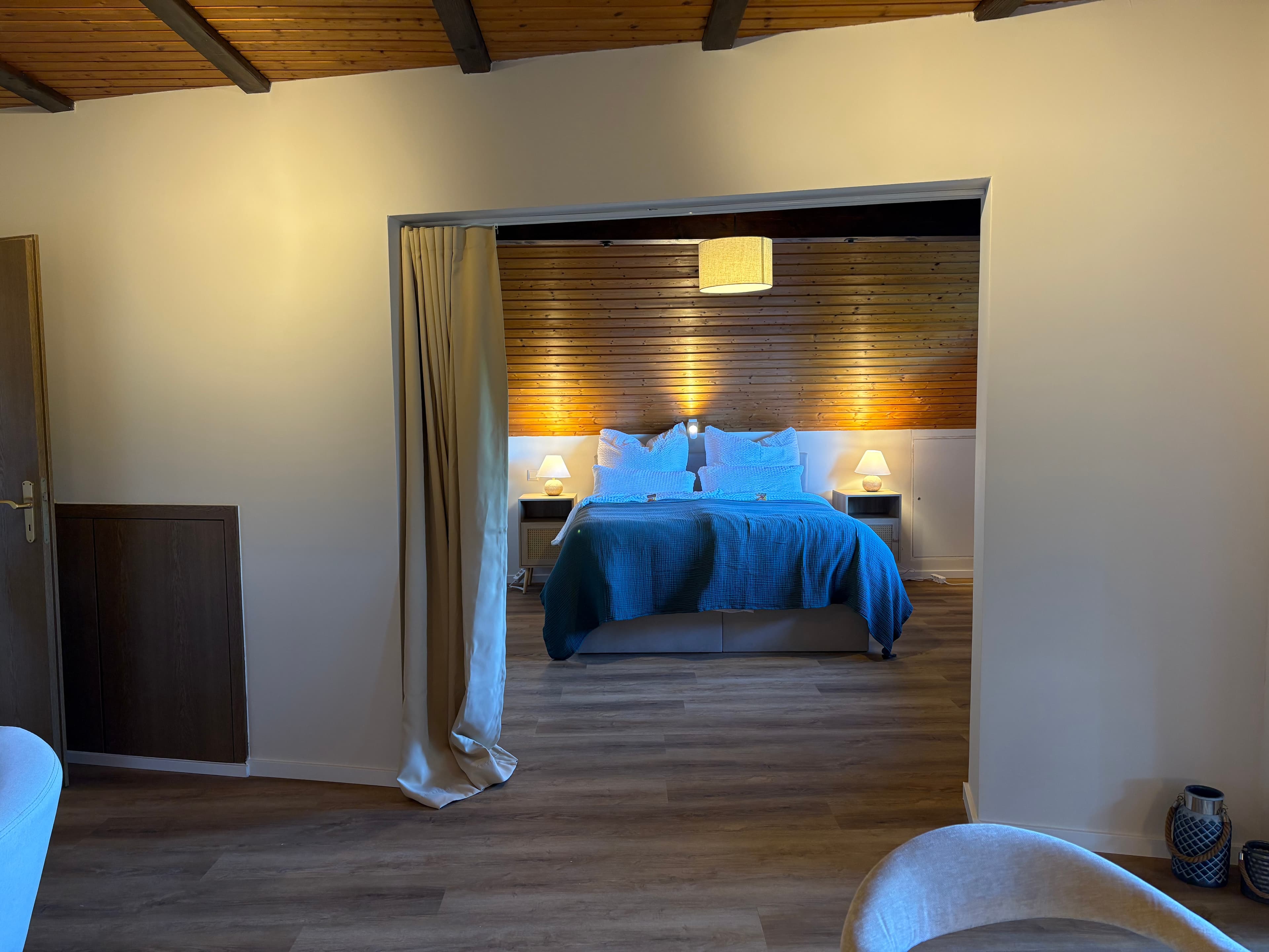 Schlafzimmer 1 – Boxspringbett 160×200 – Foto 3