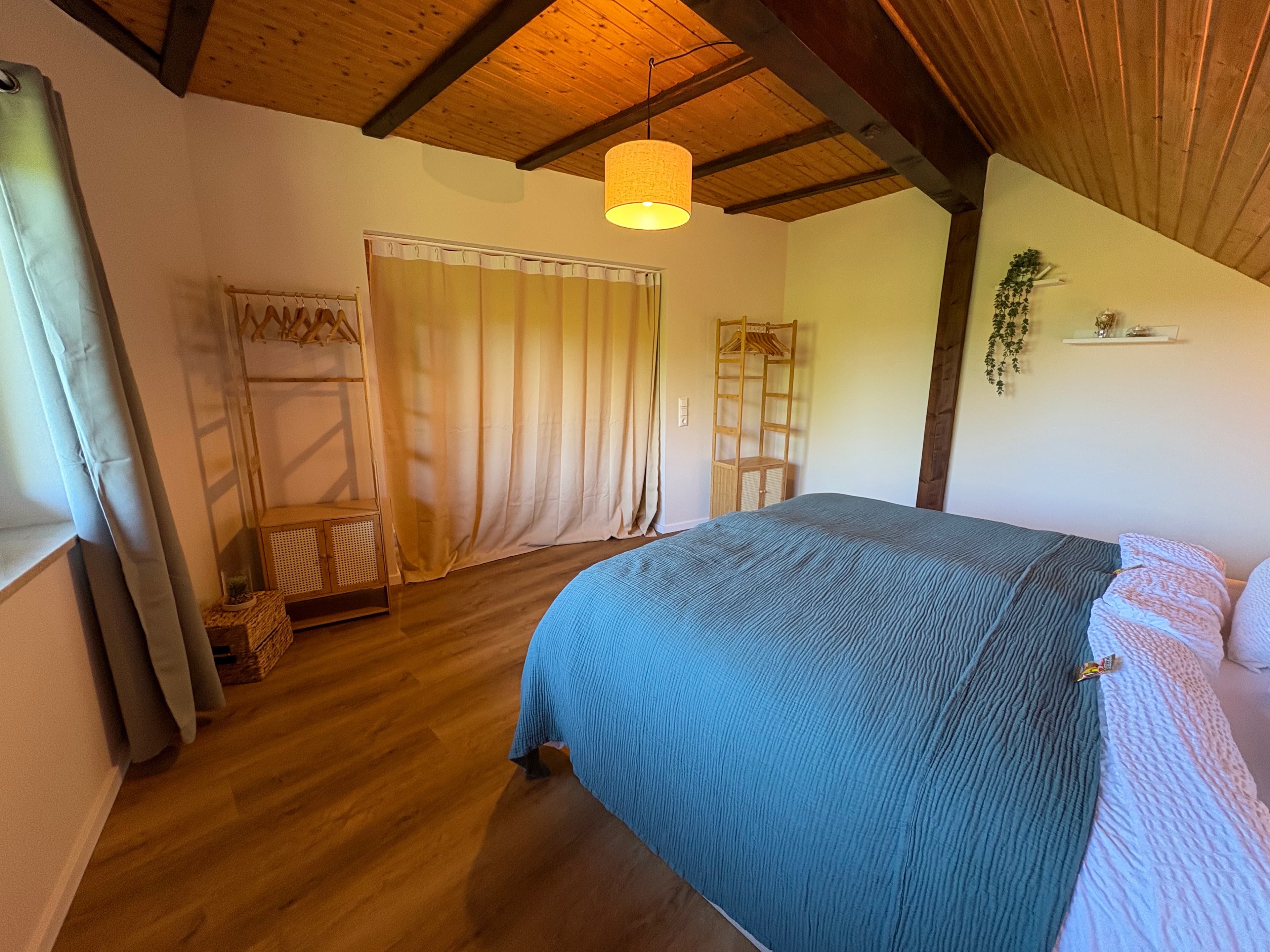 Schlafzimmer 1 – Boxspringbett 160×200 – Foto 4